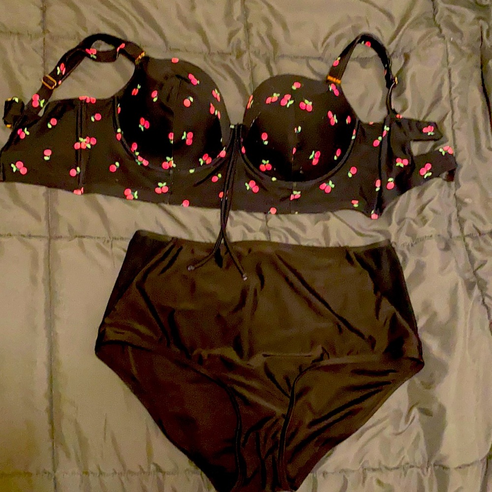 Pinup style 36DDD  two-piece built in bra swimsuit